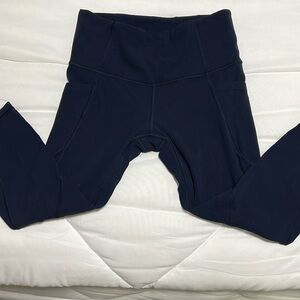 Athleta Crop Navy Yoga Pants w/pockets.  Size Small